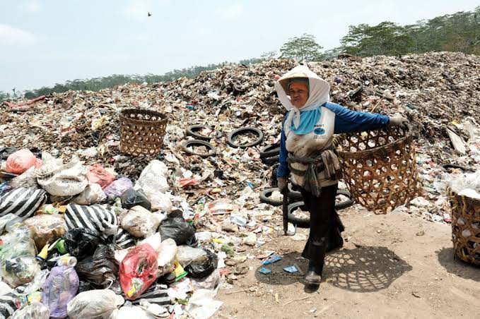 Sampah Belanja Online Dominasi TPA Sanggrahan