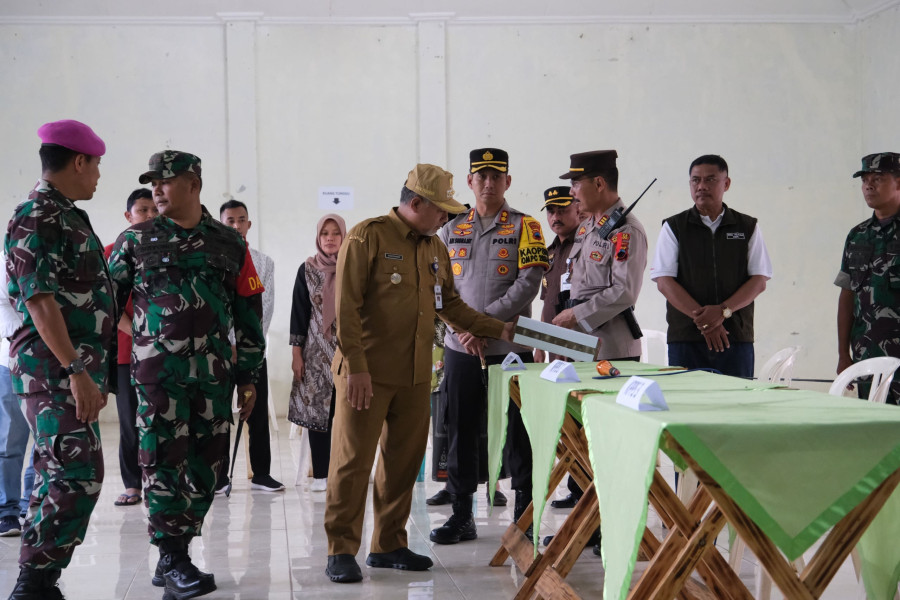 Pastikan Kesiapan Pilkada, Pj. Bupati dan Forkopimda Tinjau TPS