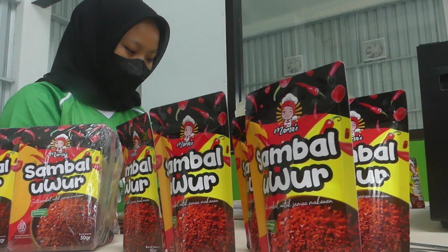 Petani Temanggung Olah Cabai Jadi Bubuk dan Sambal Berkualitas