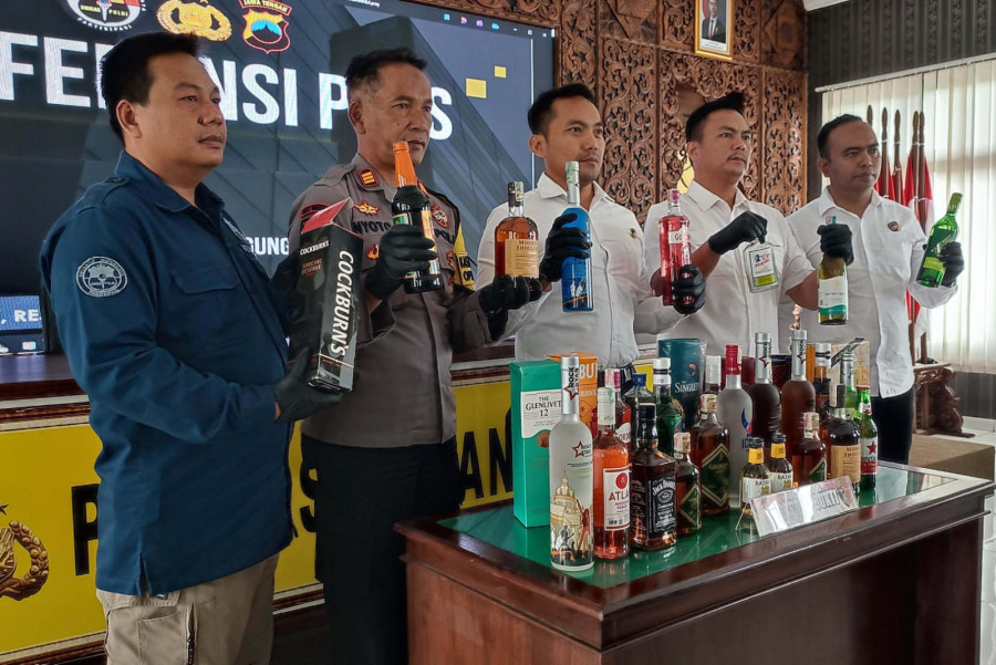 Jelang Tahun Baru Polres Temanggung Amankan Ribuan Botol Miras