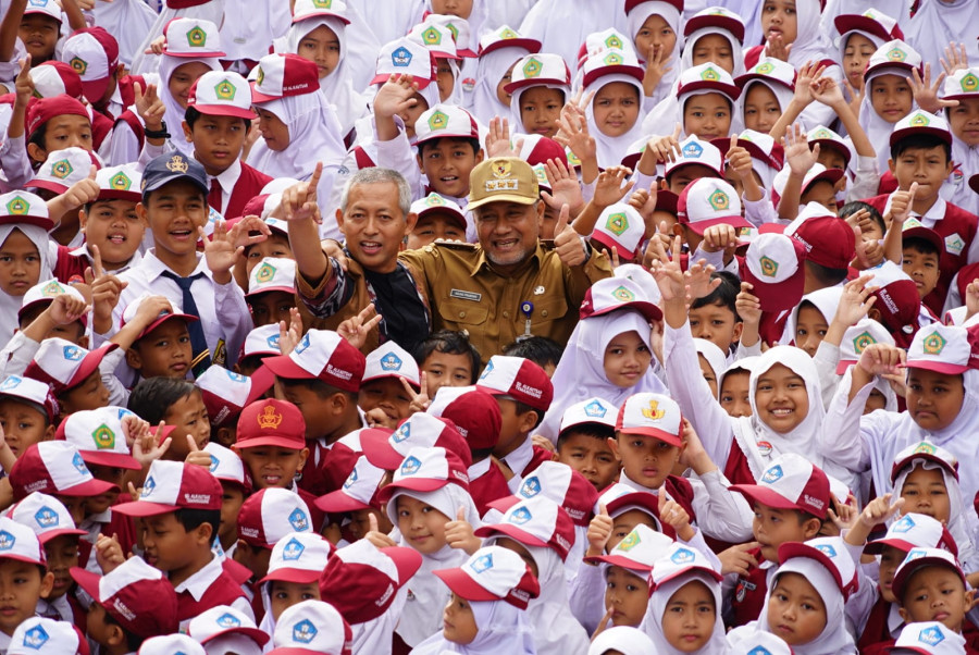 Ultah ke-57, Pj. Bupati Dapat Kejutan dari Siswa-Siswi Al Kautsar