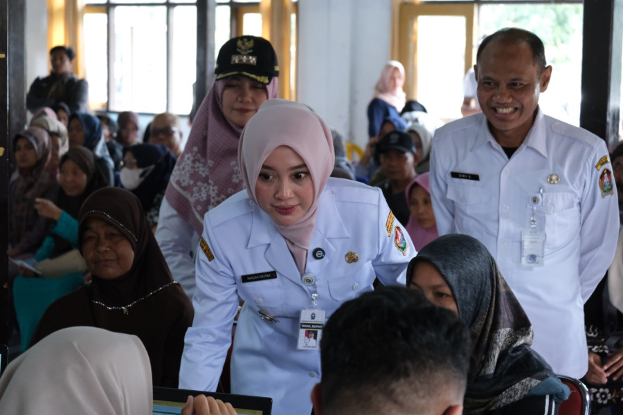 Tinjau Pelayanan NIB, Wabup Nadia Harap Partisipasi Masyarakat