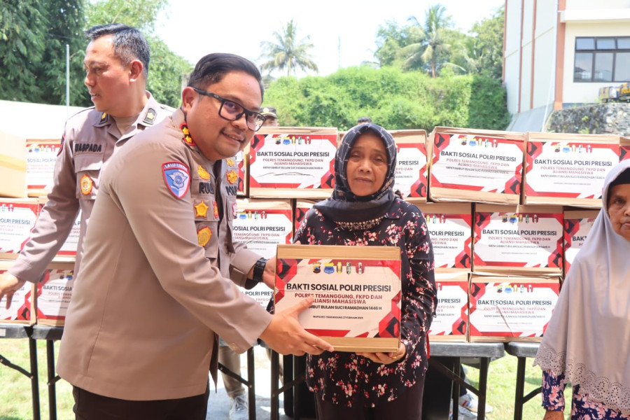 Baksos Polri Presisi, Polres Temanggung Salurkan Ratusan Paket Sembako untuk Warga Miskin