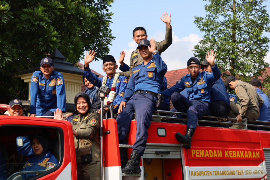 Usai Purna Tugas, ASN Damkar Dikonvoi Keliling Menuju Rumah