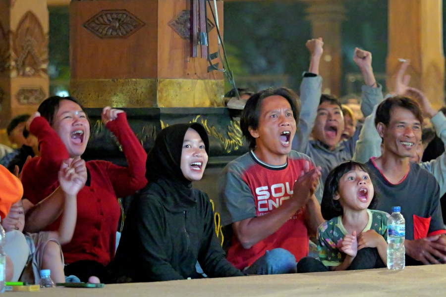 Komitmen Pendopo Pengayoman Jadi Ruang Publik, Agus Gondrong Gelar Nobar Timnas