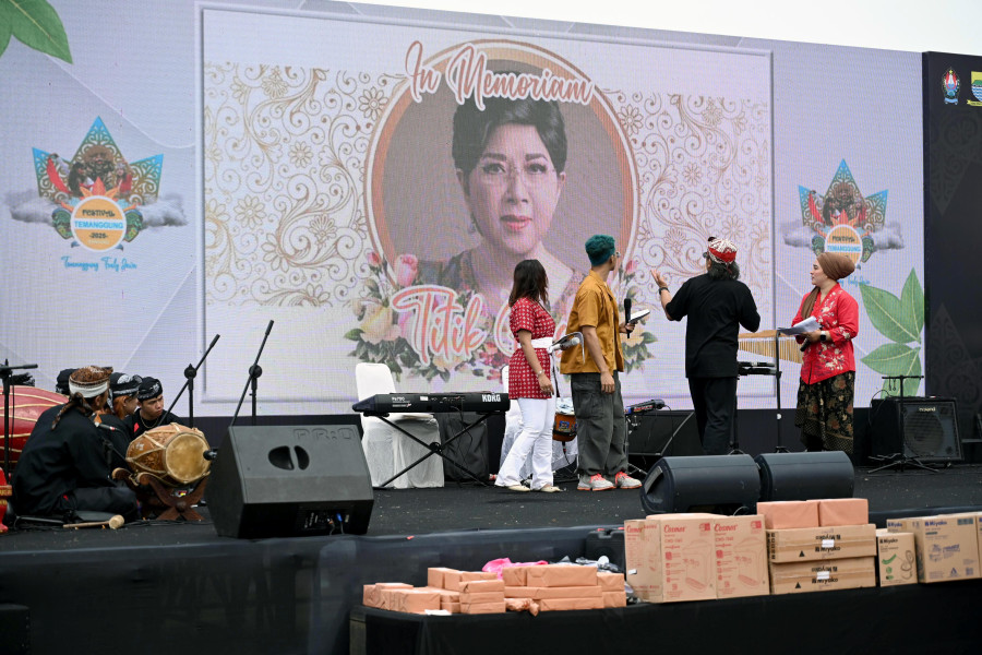 Hadiri Festival  Temanggung, Agus Gondrong Ajak Hadirin Doakan Almarhumah Titiek Puspa