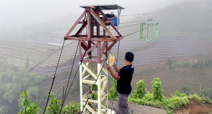 Kontur Pegunungan, Agus Gondrong Inisiasi Kereta Gantung Angkut Pupuk dan Hasil Pertanian