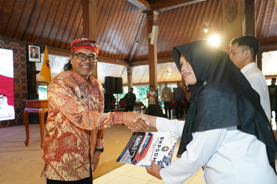 Lantik Ratusan ASN, Agus Gondrong Minta Abdi Negara Berinovasi Bangun Temanggung