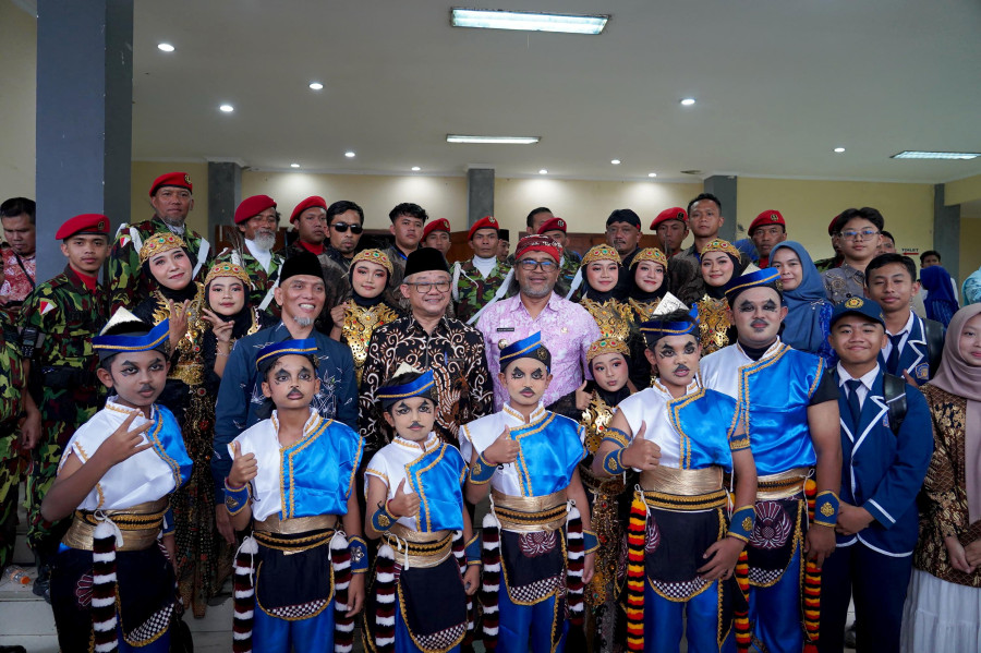 Peduli Anak Bangsa, Bupati Agus Gondrong dan Mendikdasmen Abdul Mu'ti Kompak Berikan Tausiyah Pendidikan