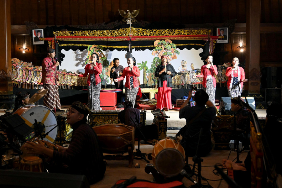 Tepati Janji Politik, Agus Gondrong Wayangan di Pendopo Pengayoman