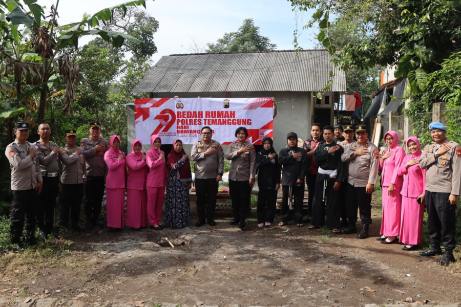 Hari Bhayangkara ke-79 Suhartatik Terisak Saat Sambut Kapolres Temanggung