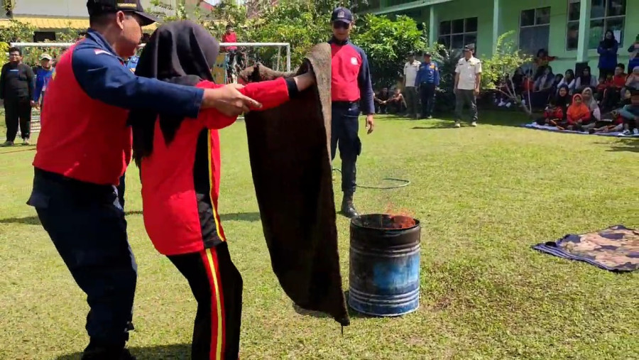 Antisipasi dan Siaga Bencana, Siswa SLB Dibekali Keterampilan Atasi Kebakaran
