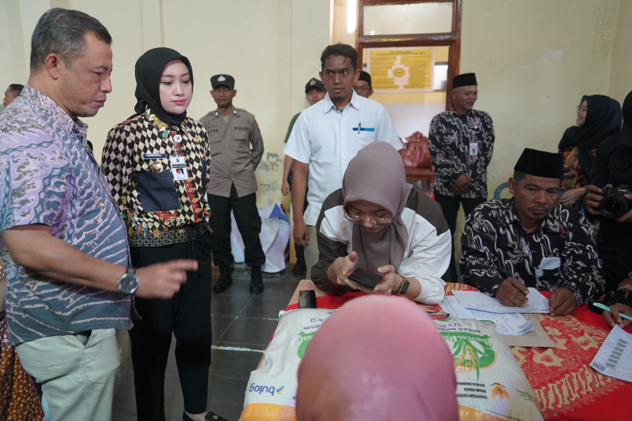 Ditemui Wabup Nadia, Dapat Bantuan Pangan Beras 20 kg, Mbah Muh Bersyukur, 'Kebeneran Sek Mboten Panen'