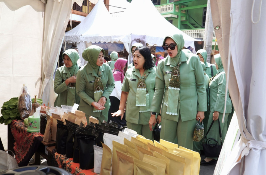 UMKM Persit dan Warga Desa Semarakkan TMMD Reguler ke-125