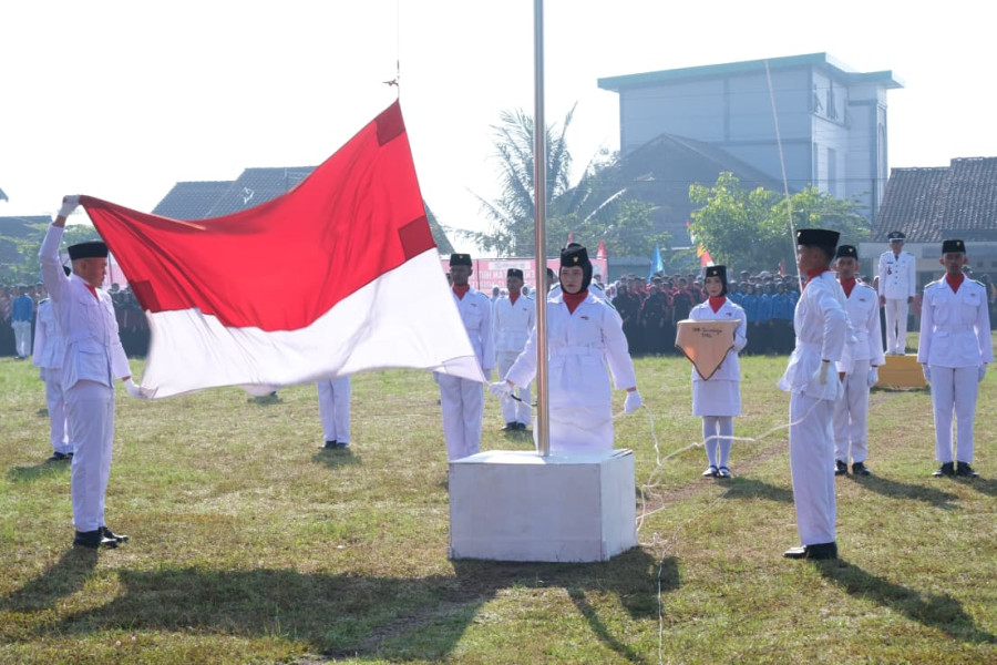 Wujudkan Visi Nasionalisme, SMK Swadaya Gelar Upacara HUT ke-80 RI Kolaborasi dengan Masyarakat