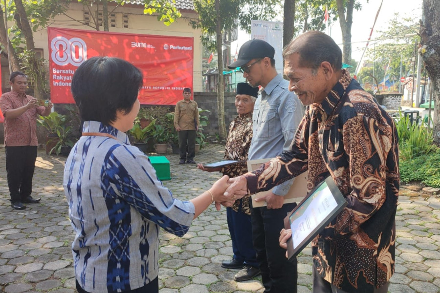 HUT ke-80 Kemerdekaan RI, Perhutani KPH Kedu Utara Berikan Penghargaan kepada Tokoh dan LMDH