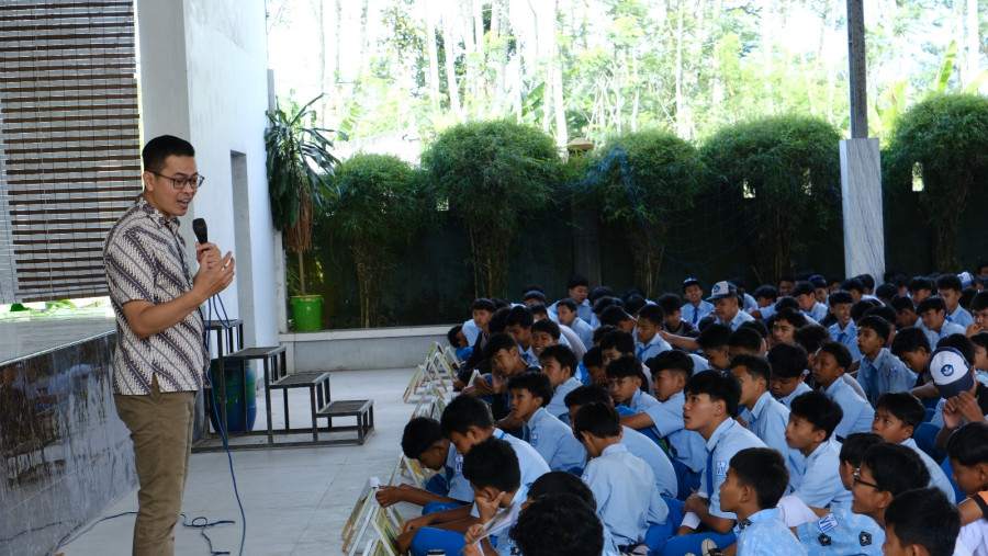 Antisipasi Efek Negatif Teknologi, Dinkominfo Gelar INCAKAP di SMPN 1 Jumo