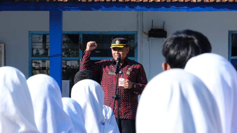 Hati-hati dan Bijak Bermedia Sosial, Pesan Kadinkominfo Saat Jadi Pembina Apel di SMK HKTI