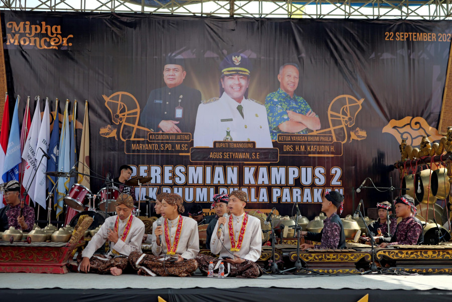 Siap Cetak Generasi Siap Kerja, Agus Gondrong Resmikan Kampus 2 SMK Mipha Parakan