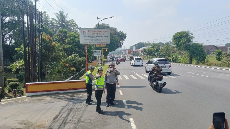 Ciptakan Keselamatan Lalu Lintas, Satlantas Temanggung Perbaiki Blind Spot
