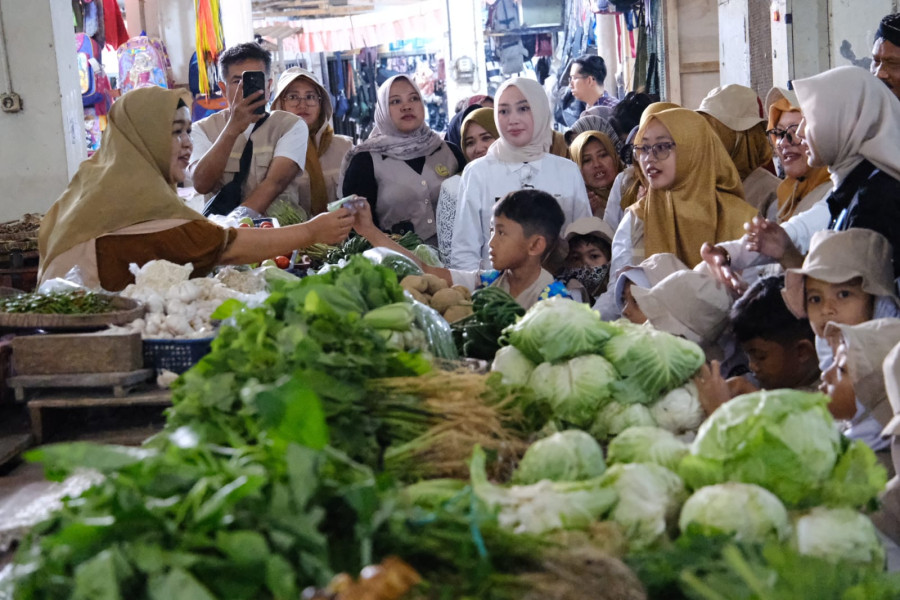 Ratusan Siswa Antusias Ikuti Wisata Budaya di Pasar Kliwon Temanggung