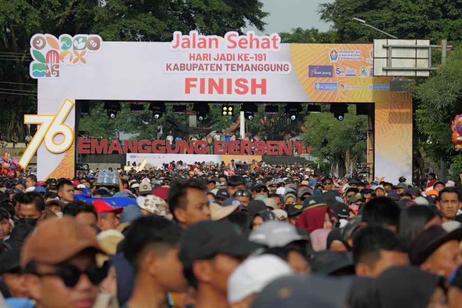 Puluhan Ribu Warga Antusias Ikuti Jalan Sehat Hari Jadi ke-191 Kabupaten Temanggung