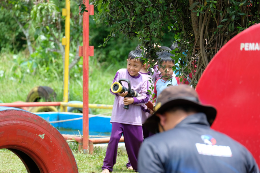 Seru dan Edukatif, Anak-Anak Antusias Ikuti Outbound dan Mitigasi Kebakaran di Damkar Temanggung