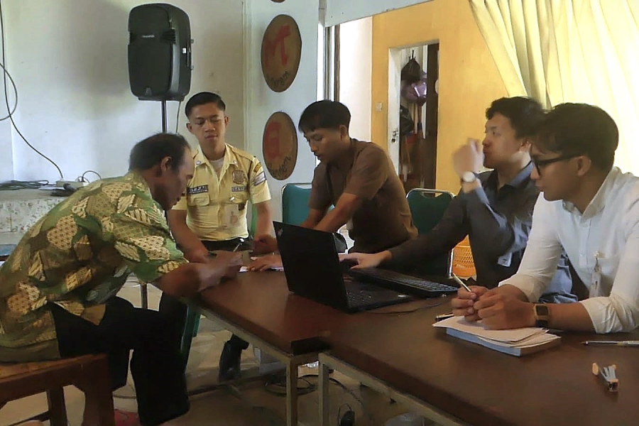 Jelang Akhir Tahun, Warga Prasejahtera di Temanggung Terima Berbagai Bantuan