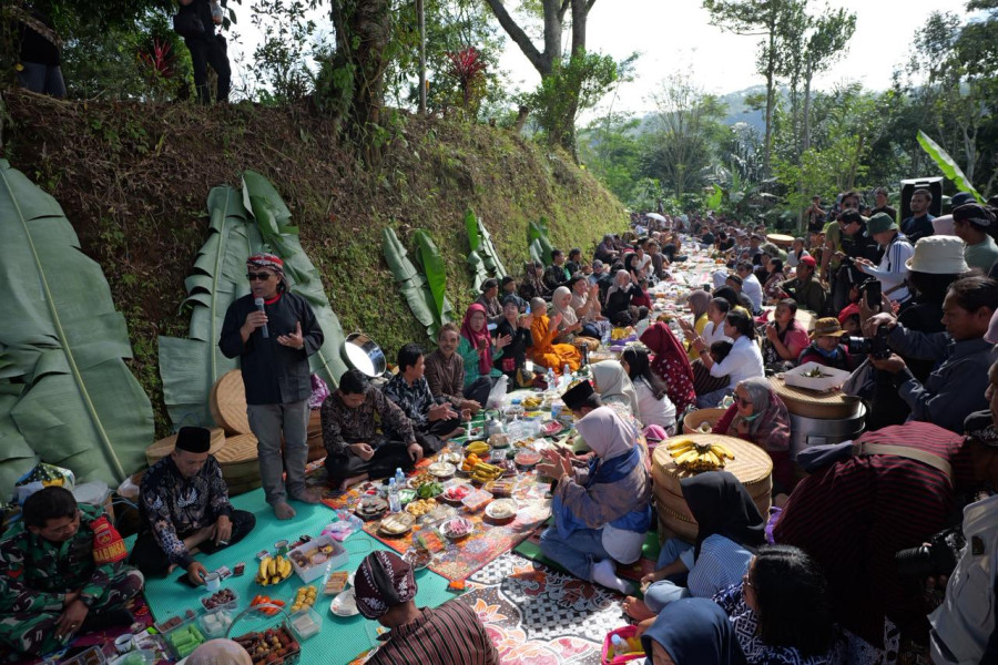 Serahkan Bibit Pohon di Nyadran Perdamaian, Agus Gondrong Tekankan Pentingnya Jaga Alam dan Harmoni Nusantara