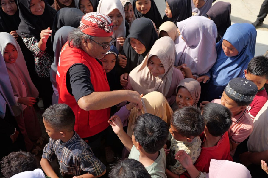 Momen Haru Agus Gondrong di Aceh Tamiang: Disambut 'Yasir Lana' hingga Kepsek Menangis