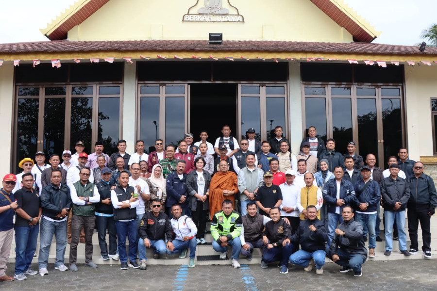 Blusukan Naik Motor, Bupati Agus dan Kapolres Zamrul Sapa Warga Kaloran hingga Kandangan