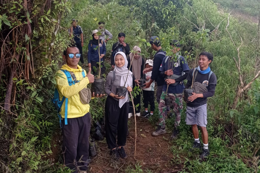 Pemkab Temanggung Komitmen Reboisasi; Ribuan Bibit Pohon untuk Lereng Sumbing, Sindoro dan Prau