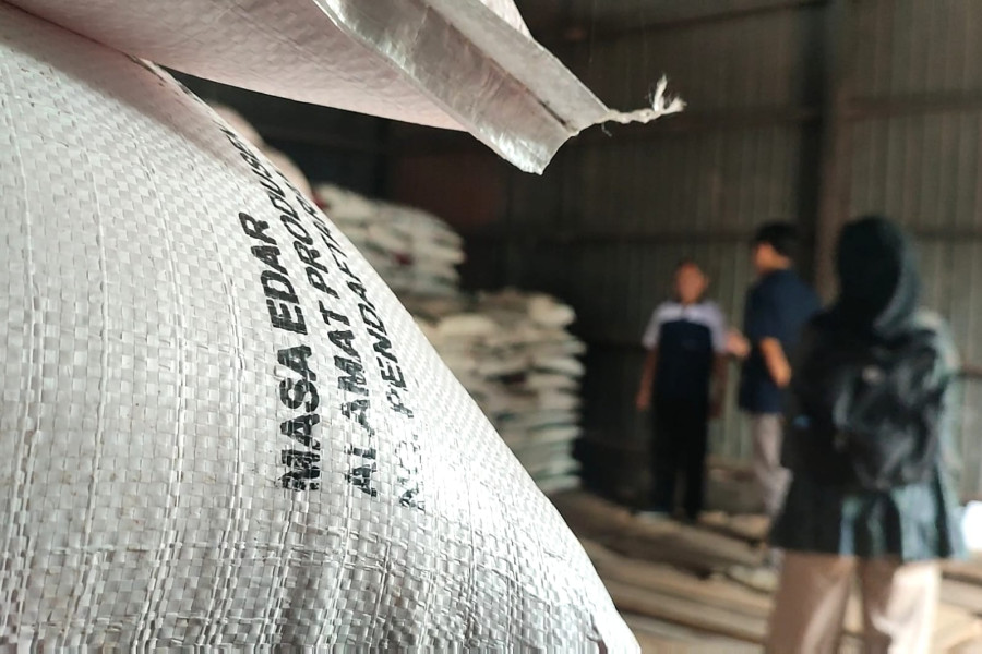 Bupati Agus Setyawan Pastikan Stok Pupuk Aman untuk Musim Tanam