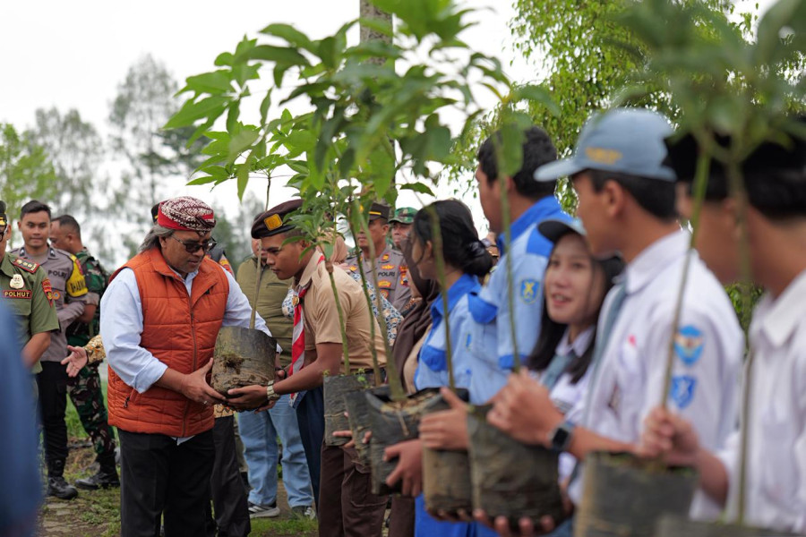 Tanam Harapan di Lereng Gunung, Cara Wartawan Temanggung Rawat Alam