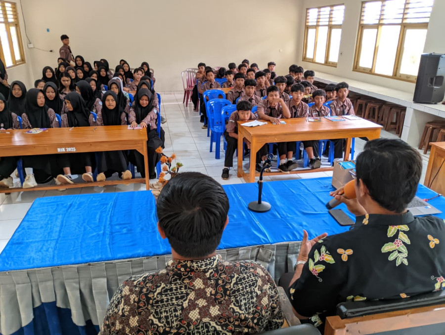 Tingkatkan Literasi Digital, Dinkominfo Gelar Sosialisasi INCAKAP di SMPN 2 Kandangan