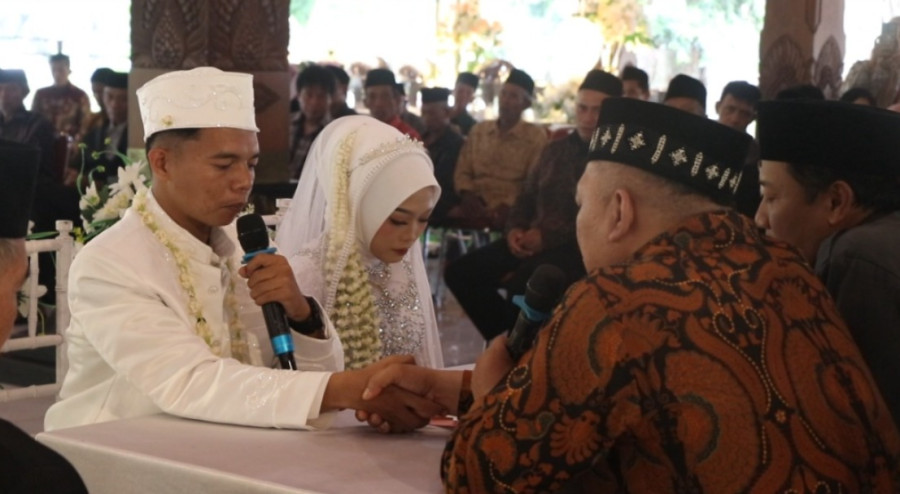 Bahagia Lingkupi Pasangan Anisa dan Angga; Gelar Resepsi di Pendopo Pengayoman ?
