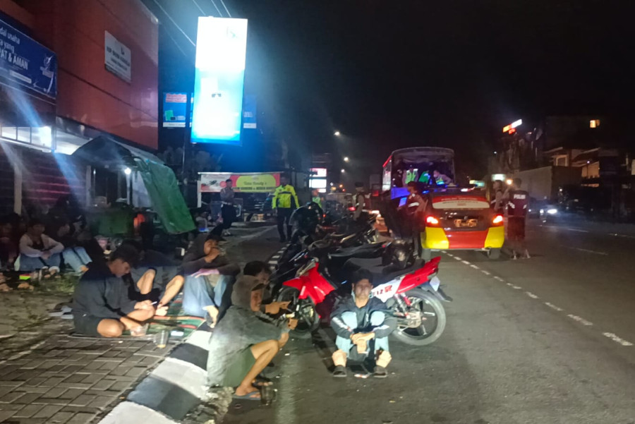 Saat Kota Terlelap, Polisi Berjaga Demi Sahur yang Damai