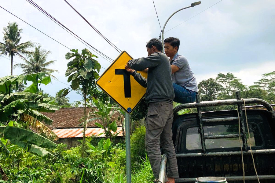 Demi Kenyamanan dan Keselamatan Pengguna Jalan, Dinhub Tambah dan Ganti Rambu Rusak