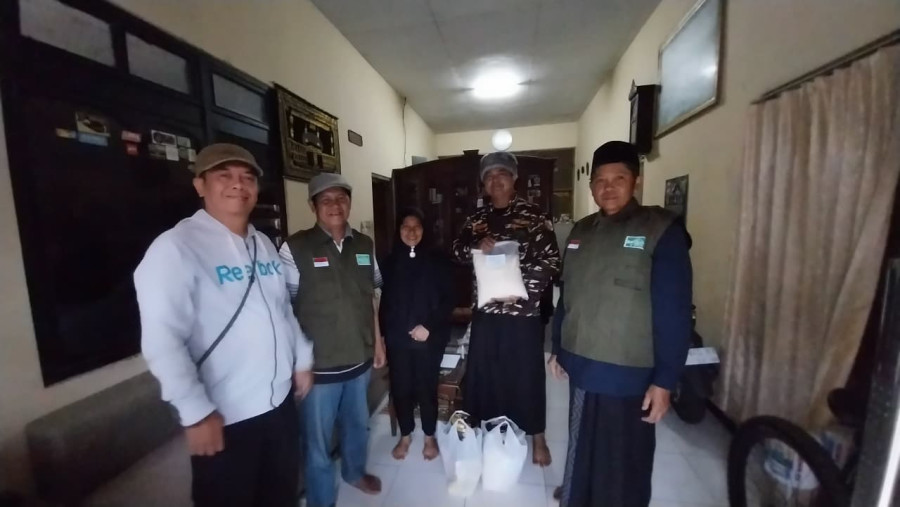 Kemandirian Umat; LAZISNU Kertosari Salurkan Bantuan Beras untuk 100 Warga dari Dana Koin NU