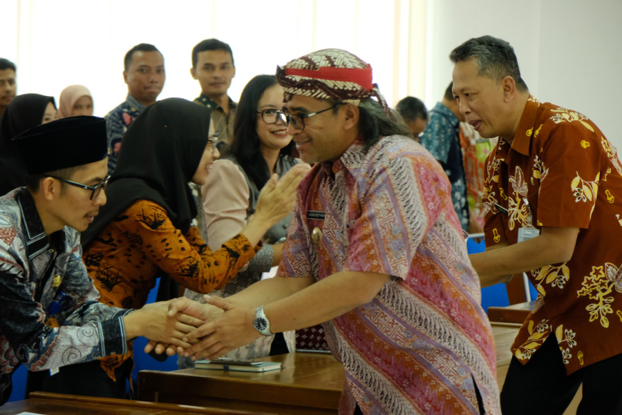 Lantik Belasan Kepala Sekolah; Bupati Agus Setyawan Tegaskan Pendidikan Harus Meningkat