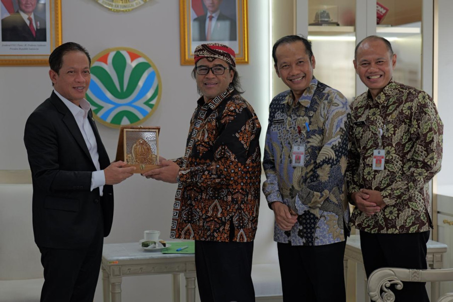 Temui Menteri LH, Bupati Agus Gondrong Laporkan Kesiapan TPST Sanggrahan