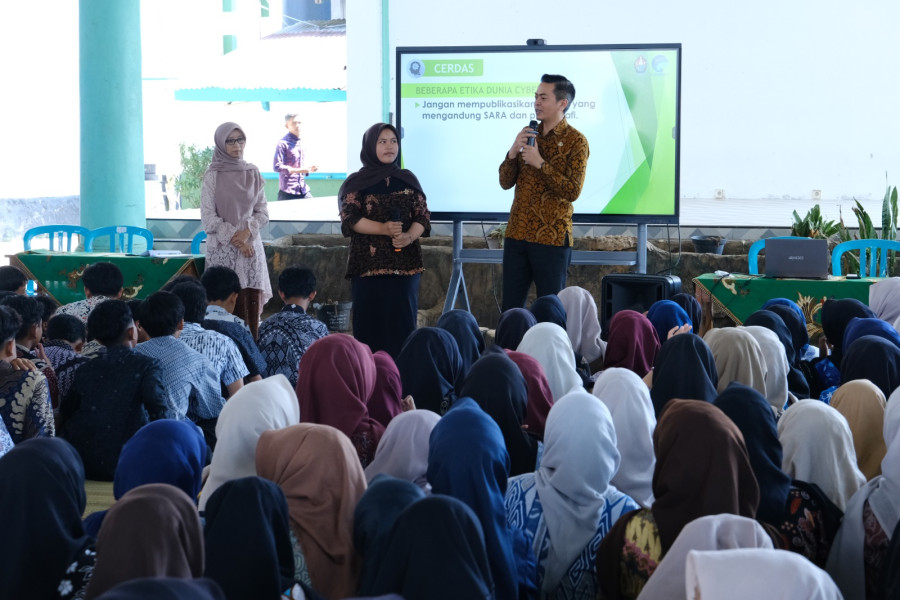 Gelorakan Cerdas Era Digital, Dinkominfo Gelar INCAKAP di SMP Islam Ngadirejo