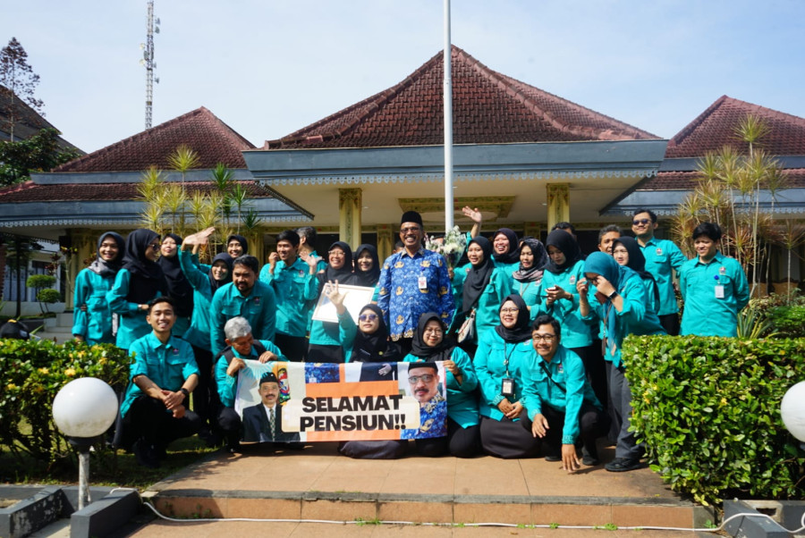 Garis Finish Pensiun PNS; Bukti Tak Ada Jabatan Abadi