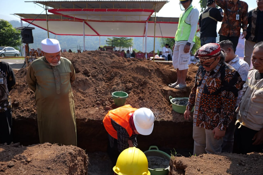 Kucurkan DBHCHT Rp 4,6 Miliar, Bupati Agus Gondrong Perluas Puskesmas Pinggiran Wonoboyo