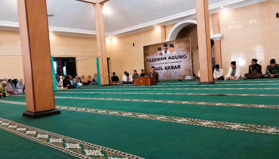 Peringati Haul Akbar Paseban Agung, Jemaah Bersujud di Masjid Sepuh Baiturrohim Jetis Parakan