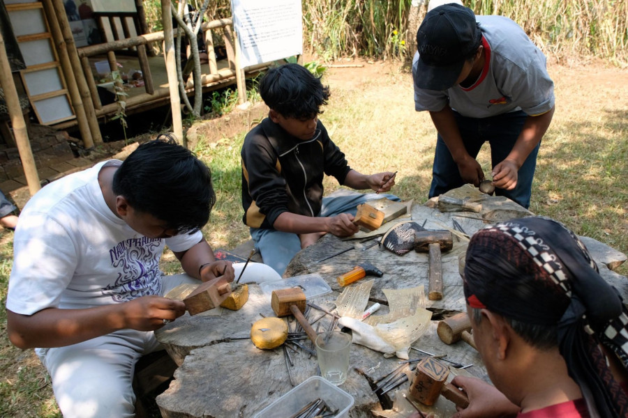 Pada Setiap Ketukan Tatah, Ada Harapan yang Dipahat