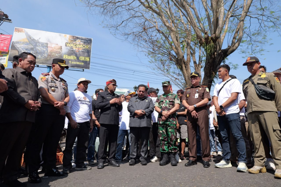 Aksi Damai Peternak Temanggung Bagikan 5.000 Ayam Gratis, Pemkab Kawal Aspirasi ke Kementan