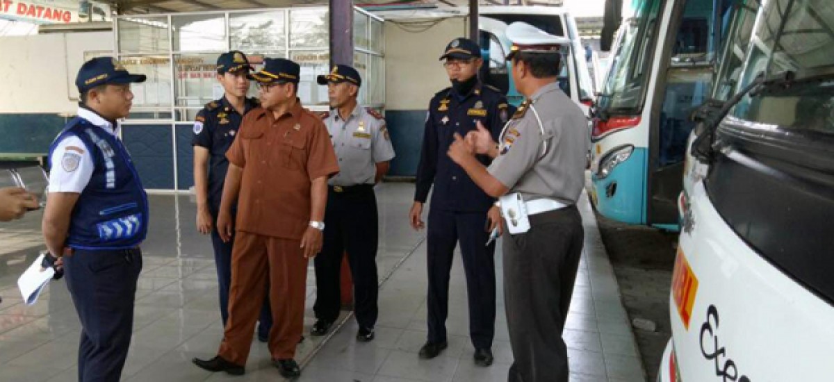 Uji Kelayakan Bus Pariwisata Di Temanggung