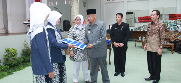 Bupati Temanggung Serahkan Bantuan Sarana Kesehatan