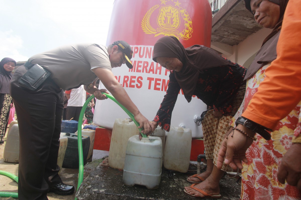 Polres dan BPBD Temanggung Salurkan Bantuan Air Bersih